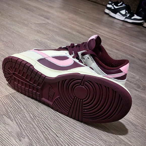 Nike Dunk Low Valentine - Picture 4 of 5